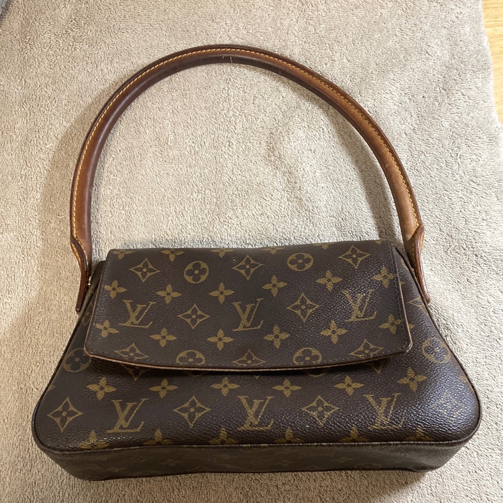 Authentic vintage, canvas, monogram, looping pm Louis Vuitton handbag